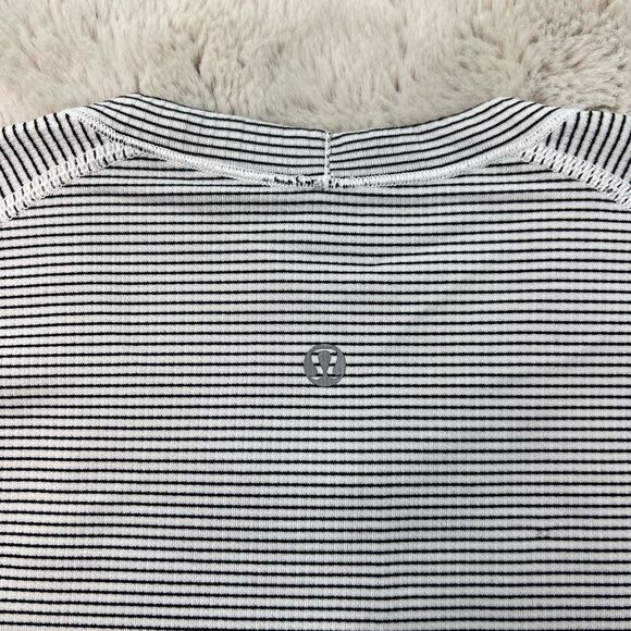 Lululemon Striped Swiftly Tech White Top TShirt Size 8 Running Sports Stretch - Picture 9 of 9